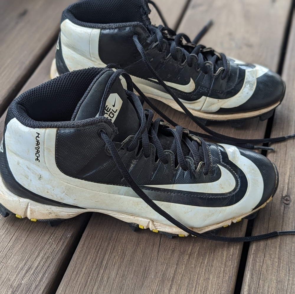 Boys Nike Hurache baseball cleats size 5